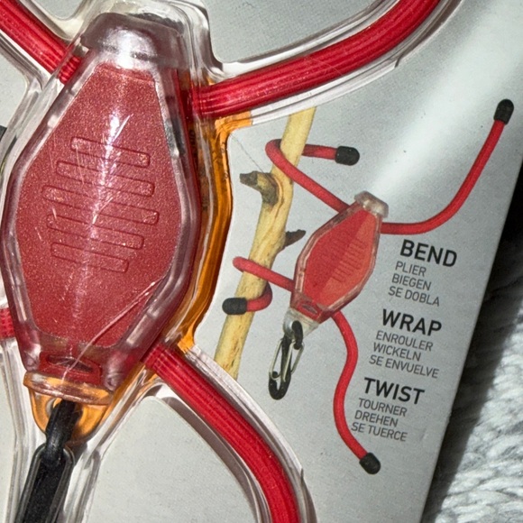 BugLit LED Micro Flashlight - Red - Picture 5 of 16